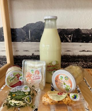 🤍 BIO Nežichovská mlékárna. Naše novinka mezi mléčnými kravskými produkty. Mléko, tvaroh, výborné jogurty, žervé, sýry....